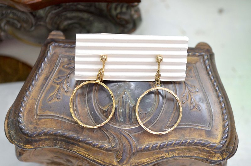 Simple noble gold-plated long ring clip earrings Clip-On Japanese high-end second-hand vintage jewellery - ต่างหู - วัสดุอื่นๆ สีทอง