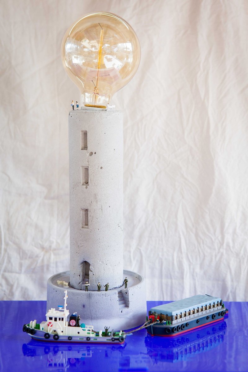 [Drizzle Handmade Workshop] <Miniature Lighthouse-Detailed Version> (Including Bulb)-Clear Water Model Table Lamp - โคมไฟ - ปูน สีน้ำเงิน