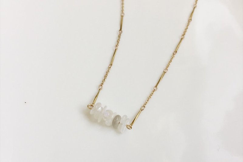 Moonlight debris brass style necklace - สร้อยคอ - เครื่องเพชรพลอย ขาว