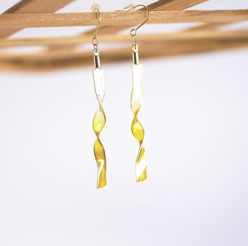 Order order / Breeze / - Mustard yellow - Earrings & Clip-ons - Resin Yellow