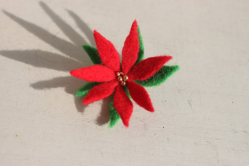 Wool Felt Christmas Red Pin Traditional Red Christmas Gift Exchange Gift Ready Price You Can Directly Place a Bid - เข็มกลัด - ขนแกะ สีแดง