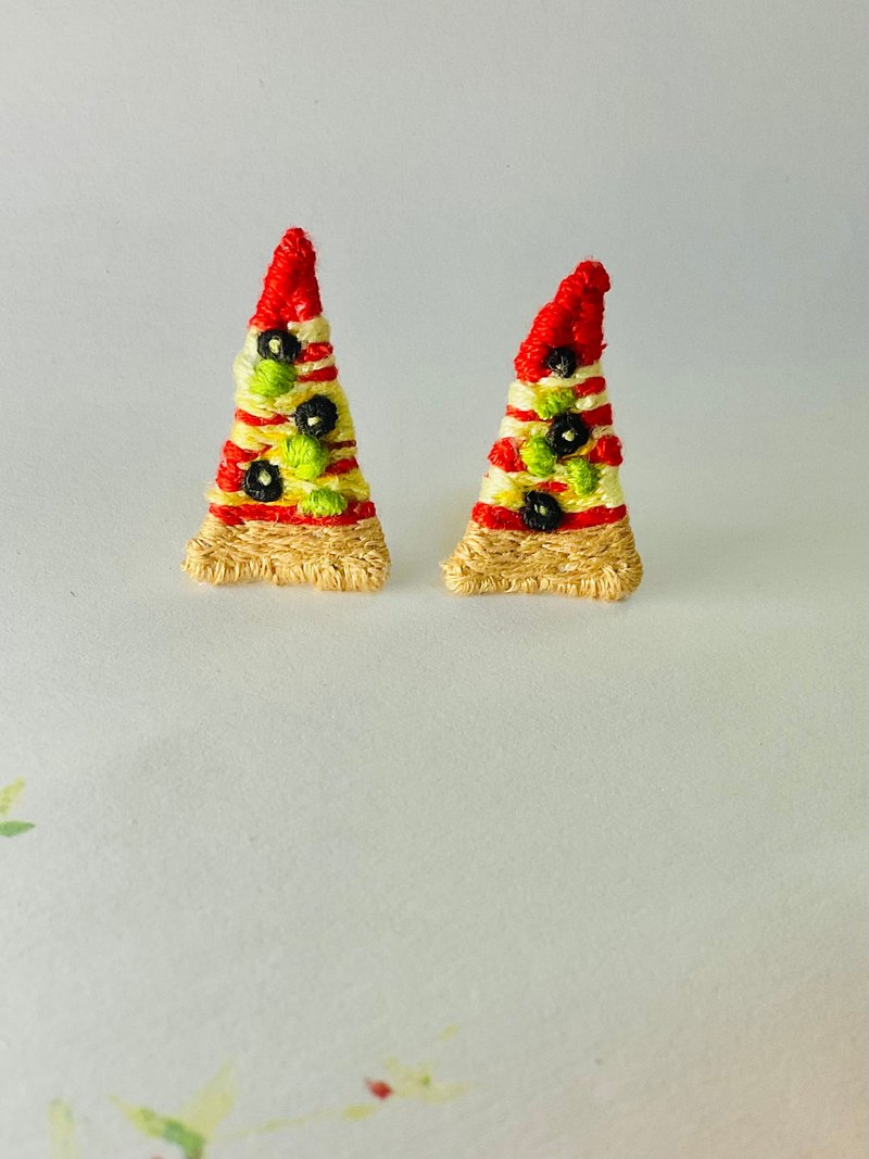 【微瑕】手工刺繡/橄欖披薩/耳環美食手作食物飾送禮 - 耳環/耳夾/耳骨夾 - 繡線 黃色