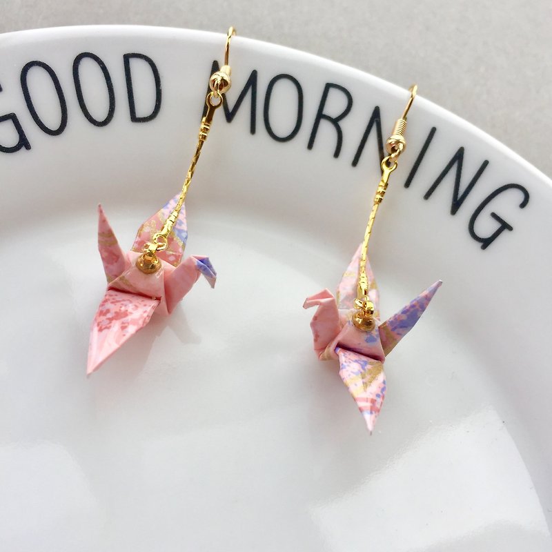 cute Waterproof Japanese paper crane earrings Origami folding birthday Valentine - ต่างหู - กระดาษ สึชมพู
