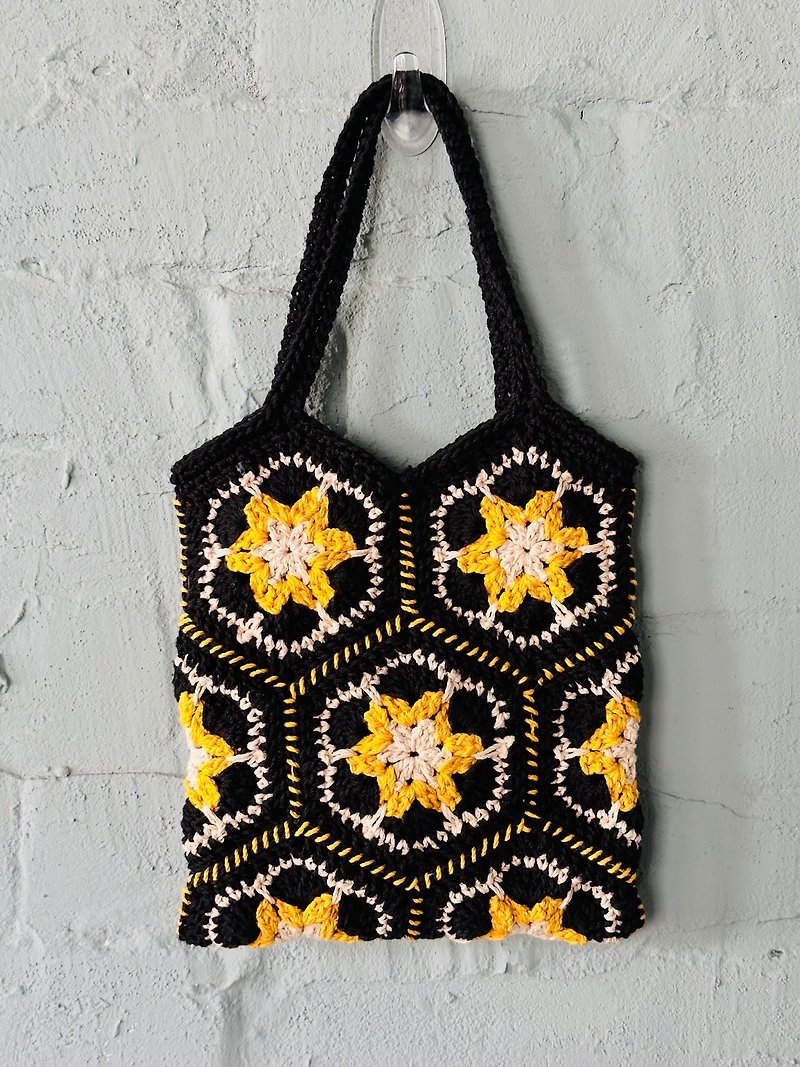 Small flower crochet handbag/crochet design Crochet design/handmade crochet/can be customized - Handbags & Totes - Other Man-Made Fibers 