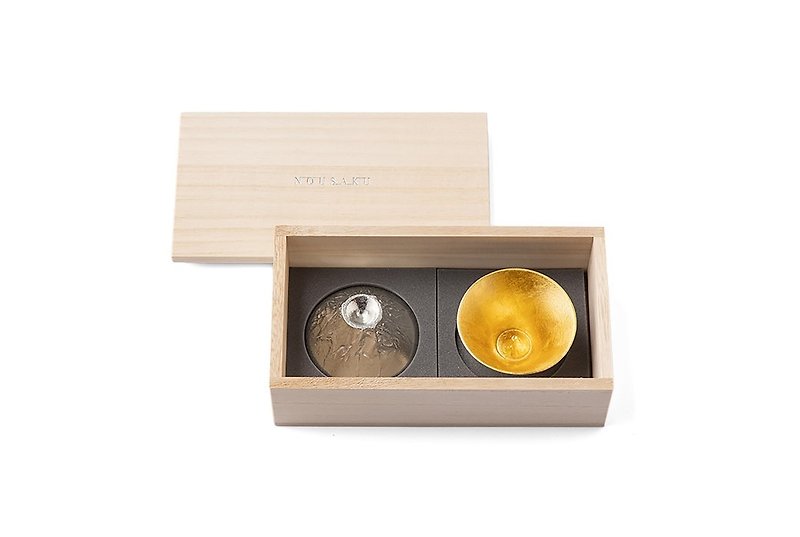 Sake Cup FUJIYAMA Set (tin & gold) in Paulownia Box - แก้วไวน์ - โลหะ สีเงิน