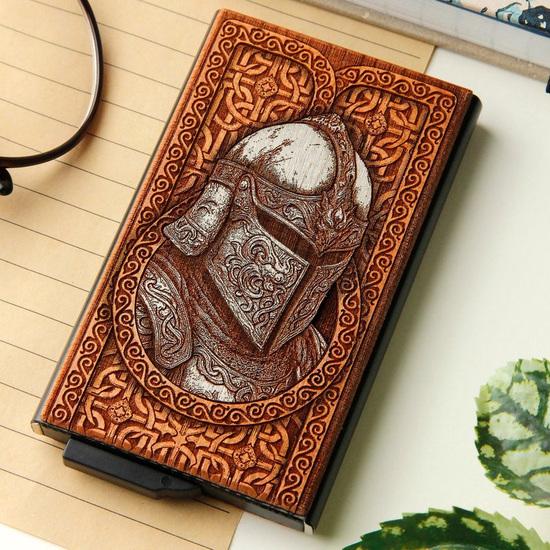 Templar -  Wooden card holder with laser engraving + hand painting - 名片夾/名片盒 - 木頭 咖啡色