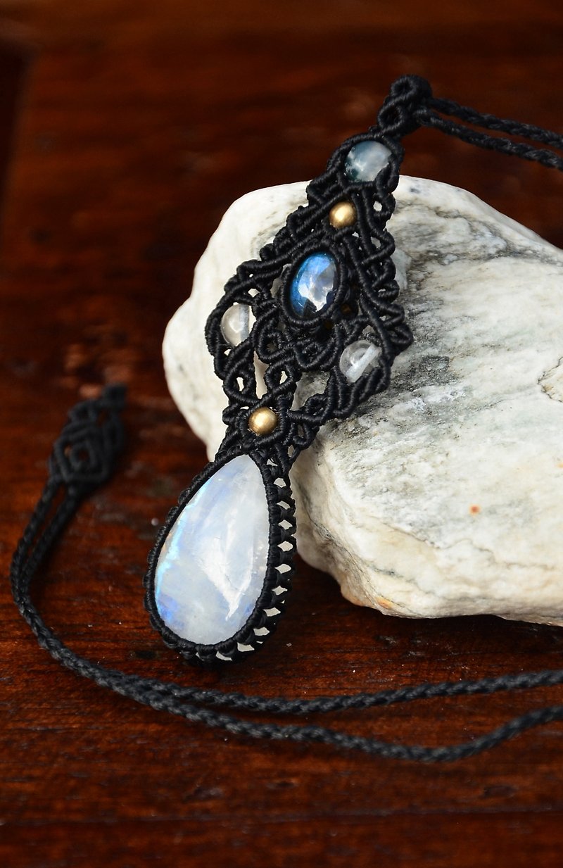 Moonstone Jewelry Macrame Necklace - สร้อยคอ - เครื่องเพชรพลอย สีดำ