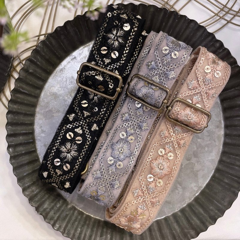 刺繡手機背帶 可調節背帶 好煩小姐 - 手機配件 - 其他人造纖維 藍色