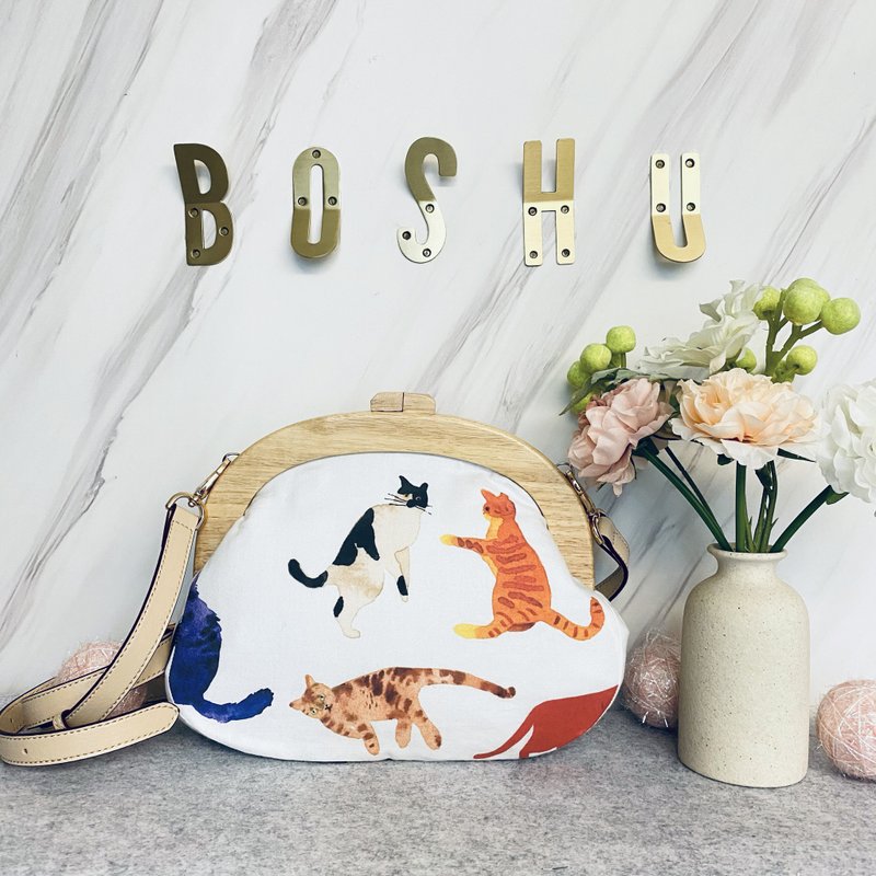 日本療癒風貓咪木口金袋 木口金包 - 側背包/斜背包 - 棉．麻 粉紅色