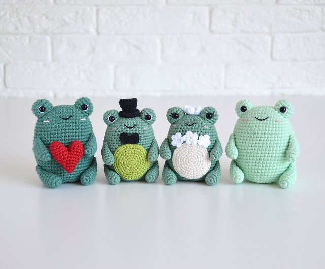 Pierre the Top Hat Frog Crochet Pattern PDF