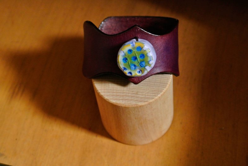 手環  牛皮革  日本白瓷 自然釉色無限看不膩 1350高溫燒 - 手鍊/手環 - 瓷 