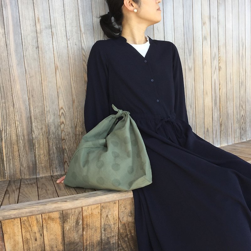 Handbag bag Azuma bag dot Khaki M / harunohi - Handbags & Totes - Cotton & Hemp Green