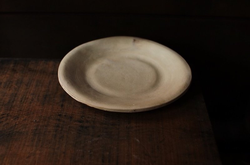 YUYAO creation pottery plate _ flat rice white - Plates & Trays - Pottery White