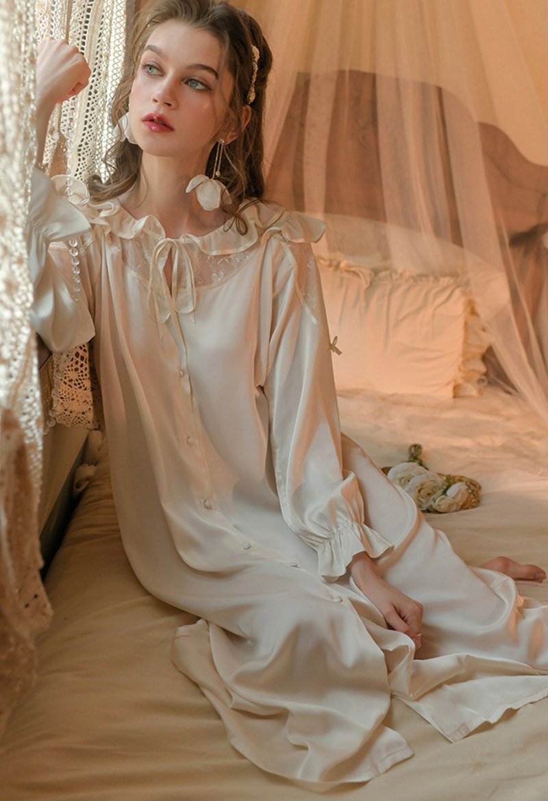 Classic soft satin dress with long sleeves - 居家服/睡衣 - 其他材質 