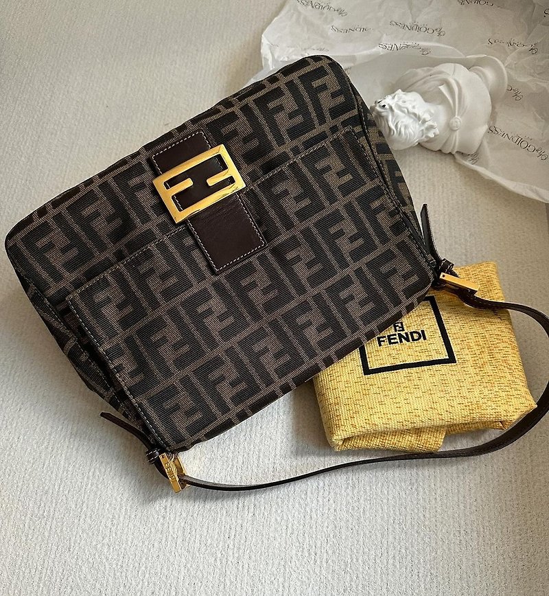 Second-hand bag Fendi Fendi classic gold buckle large baguette bag mamma baguette - Handbags & Totes - Cotton & Hemp Brown