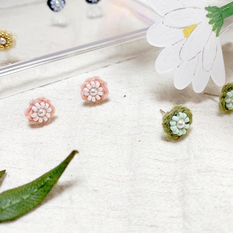 【Q-cute】Earrings Series-Woven Beaded Flowers - Earrings & Clip-ons - Wool Multicolor