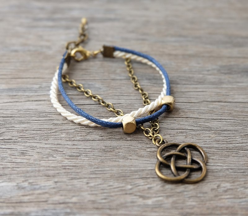 Knot charm bracelet - สร้อยข้อมือ - วัสดุอื่นๆ สีน้ำเงิน