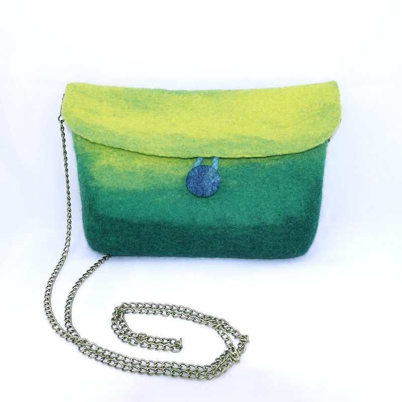Handmade Wool Felted Shoulder Bag /Mountain - กระเป๋าแมสเซนเจอร์ - ขนแกะ สีเขียว
