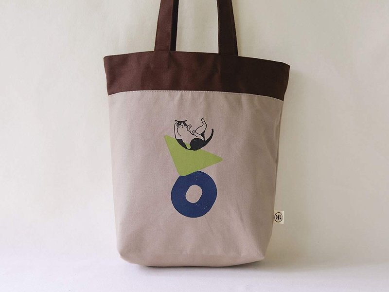 [Splicing bag] - Stacked cat - กระเป๋าถือ - ผ้าฝ้าย/ผ้าลินิน สีนำ้ตาล