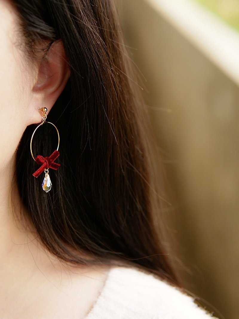 Double 11 Limited | Japanese Burgundy Velvet Bow×Swarovski Crystal Silver Earrings - ต่างหู - คริสตัล สีแดง