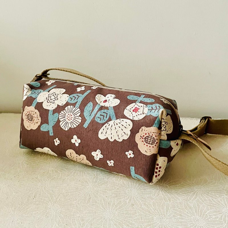 Garden Toast Buns. Shoulder/Crossbody Bag. Inside pocket. Long clip-fold umbrellas are easy to store. Japanese design cloth - Messenger Bags & Sling Bags - Cotton & Hemp Brown