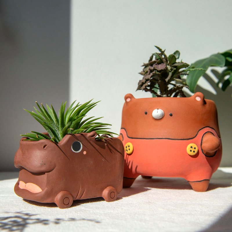 Set of 2 planters, chubby bear with his hippo cart. Handmade pot with drainage. - เซรามิก - ดินเผา 