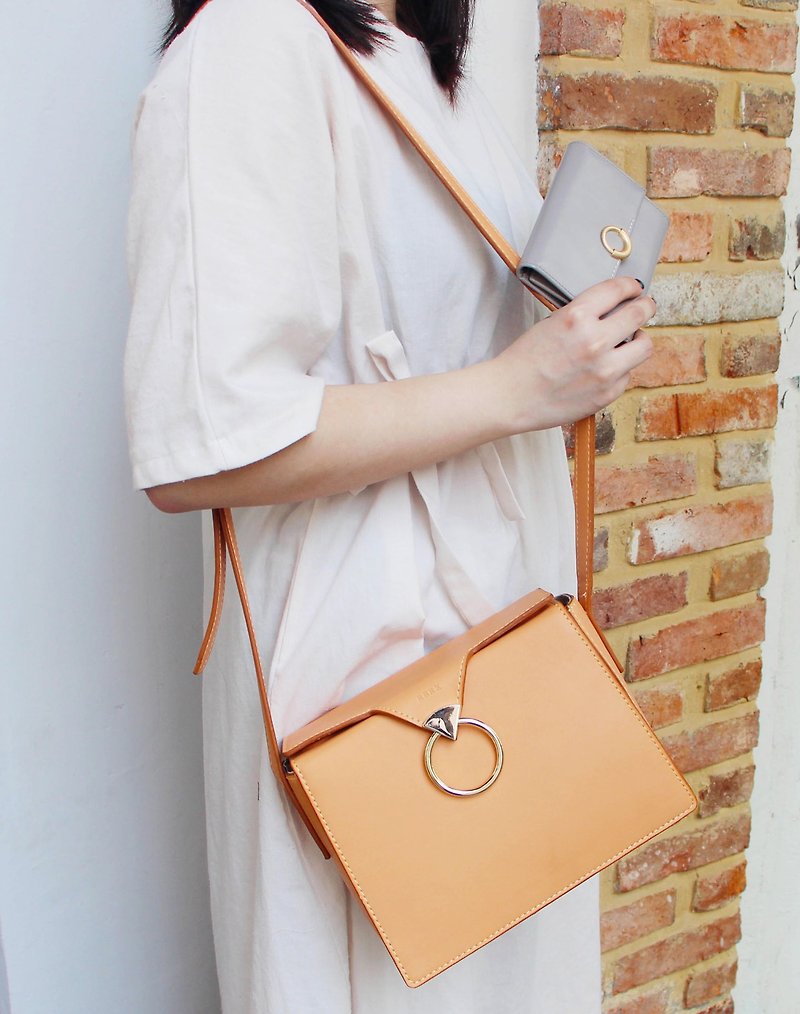Vegan Leather Rosie Mini Shoulder Bag Apricot - กระเป๋าแมสเซนเจอร์ - หนังเทียม สีกากี