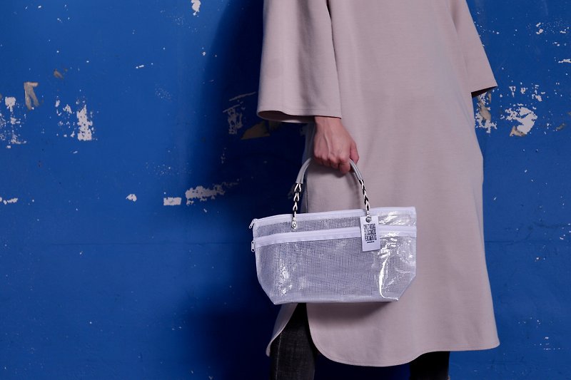 CABLE VINYL HANDBAG - Handbags & Totes - Other Materials Transparent