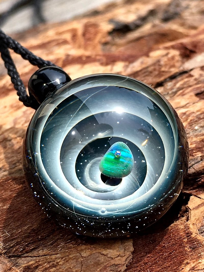 boroccus  Opal  The spiral design of the universe  Thermal glass  Pendant. - Necklaces - Glass Black