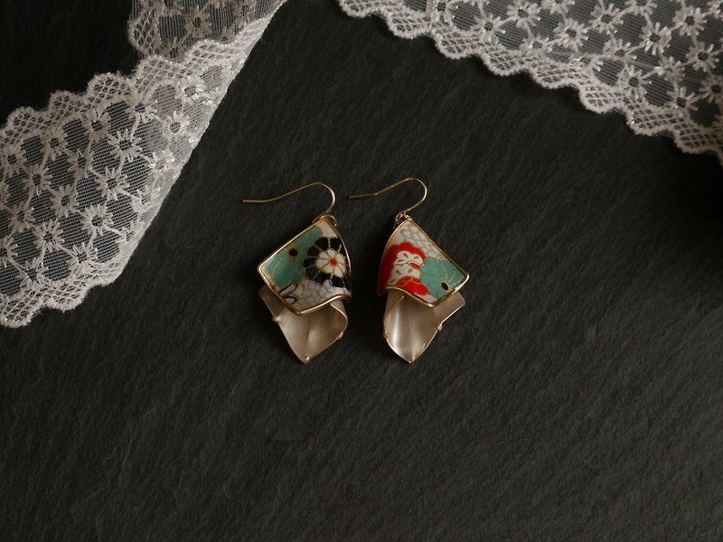 Fire Tree Silver Flower_Earrings - Earrings & Clip-ons - Resin Silver