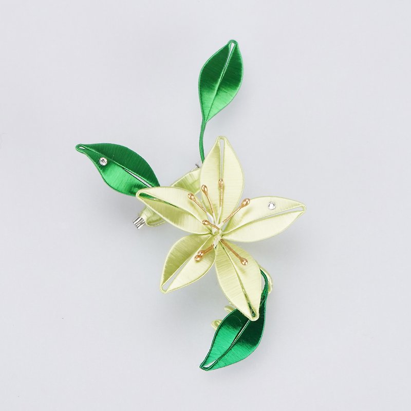 Spring lily brooch│Innovation blends into life to highlight the wearer's character│Teacher appreciation gift box - Brooches - Thread Multicolor