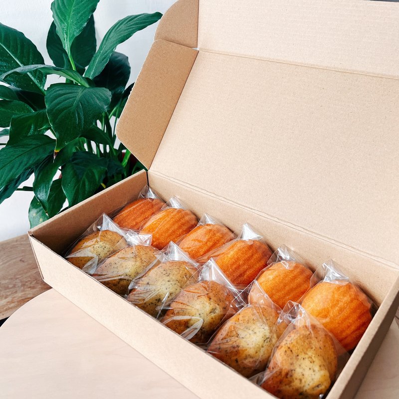 Handmade Dessert_12 Madeleines Gift Box - เค้กและของหวาน - วัสดุอื่นๆ สีส้ม