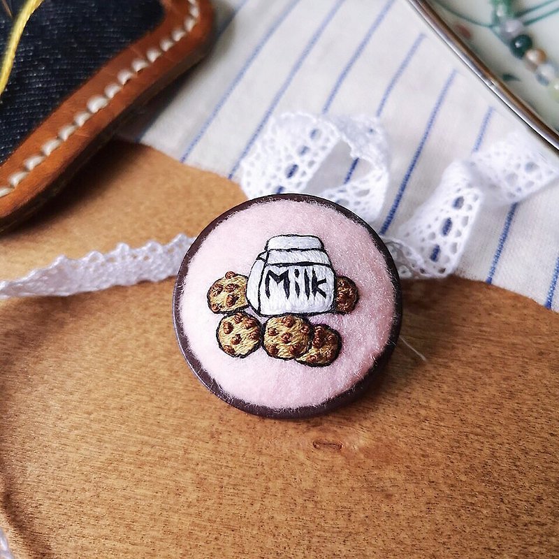 禮物 Embroidery Food Collection : Milk & Cookie Pin - เข็มกลัด - งานปัก 