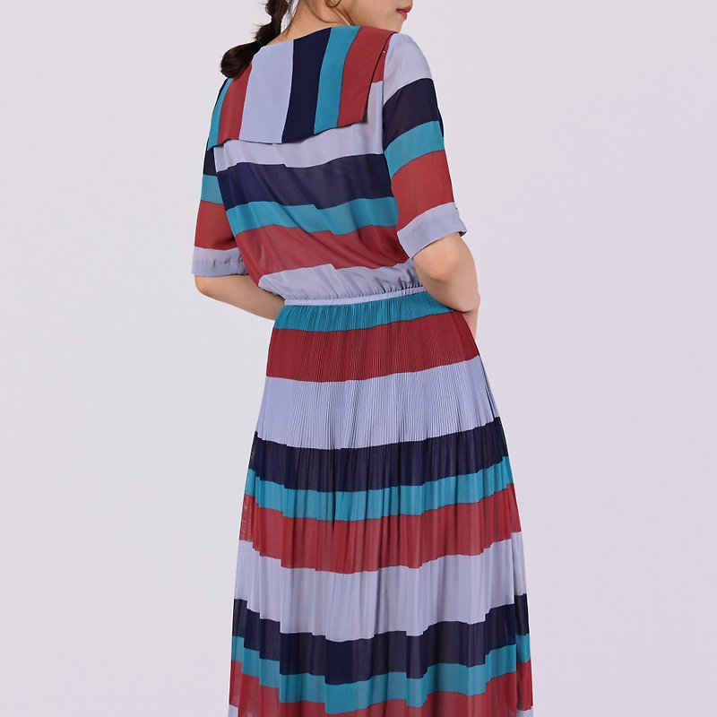 【Egg Plant Vintage】Bright color stripe print short-sleeved vintage dress - ชุดเดรส - ไฟเบอร์อื่นๆ 