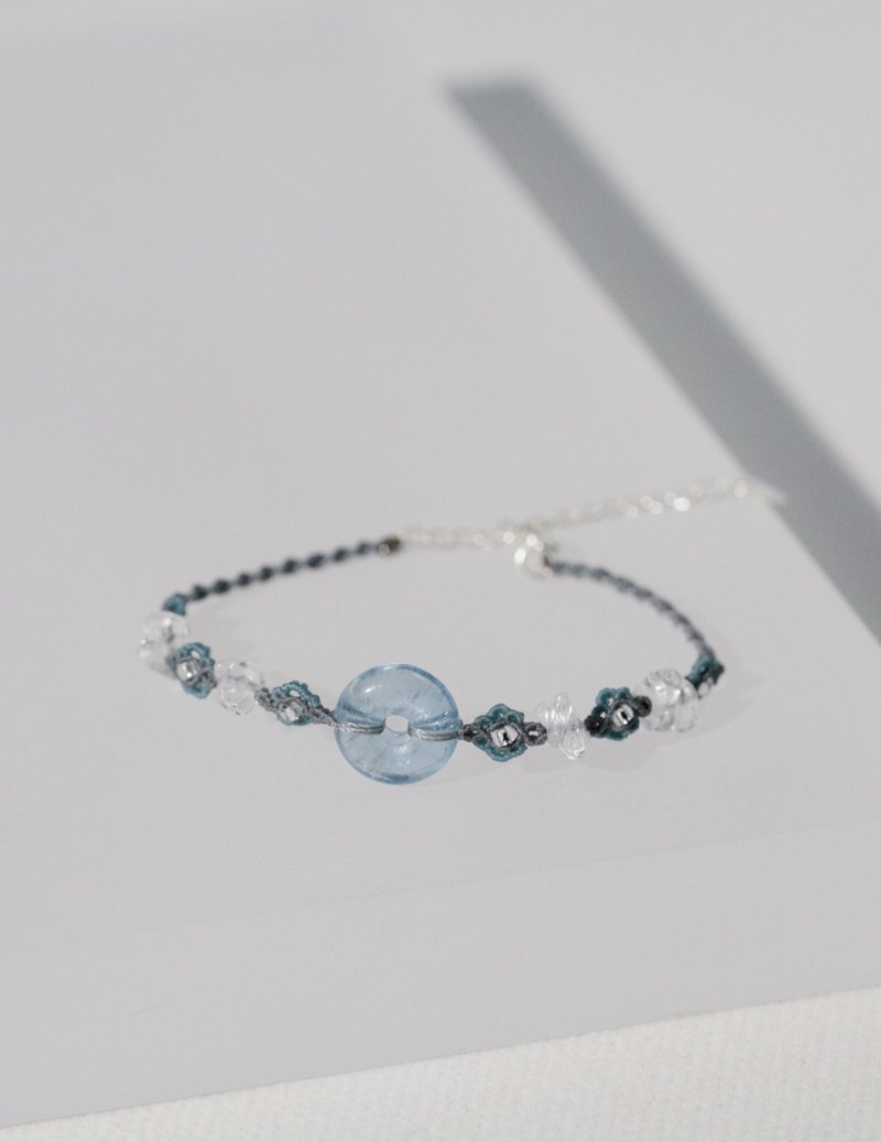 Wear the Aquamarine Bracelet from the Lidong Series on your hand - สร้อยข้อมือ - คริสตัล 