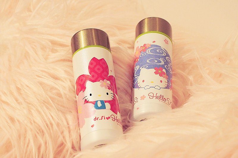 【HELLO KITTY Cherry Blossom Viewing Pocket Bottle】Environmental Insulation Mug Traveling Cup Keeps Cold and Lightweight - Cups - Silicone Purple