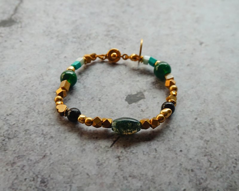 Handmade natural ore brass bracelet | Libra - สร้อยข้อมือ - เครื่องเพชรพลอย สีเขียว