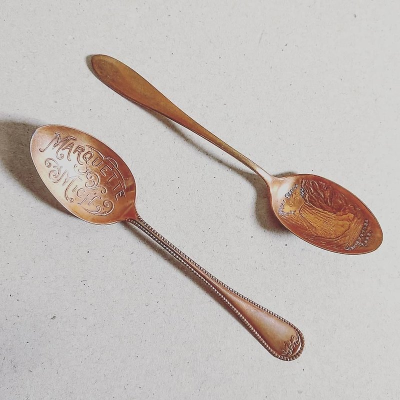 American antique old was Yellowstone National Park Falls and Marquette Mich red Bronze commemorative tea spoon - Cutlery & Flatware - Other Metals Red