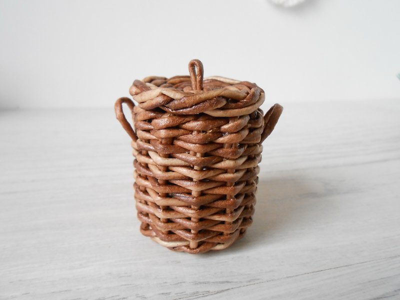 Miniature laundry basket. pocket basket. 1:12 basket