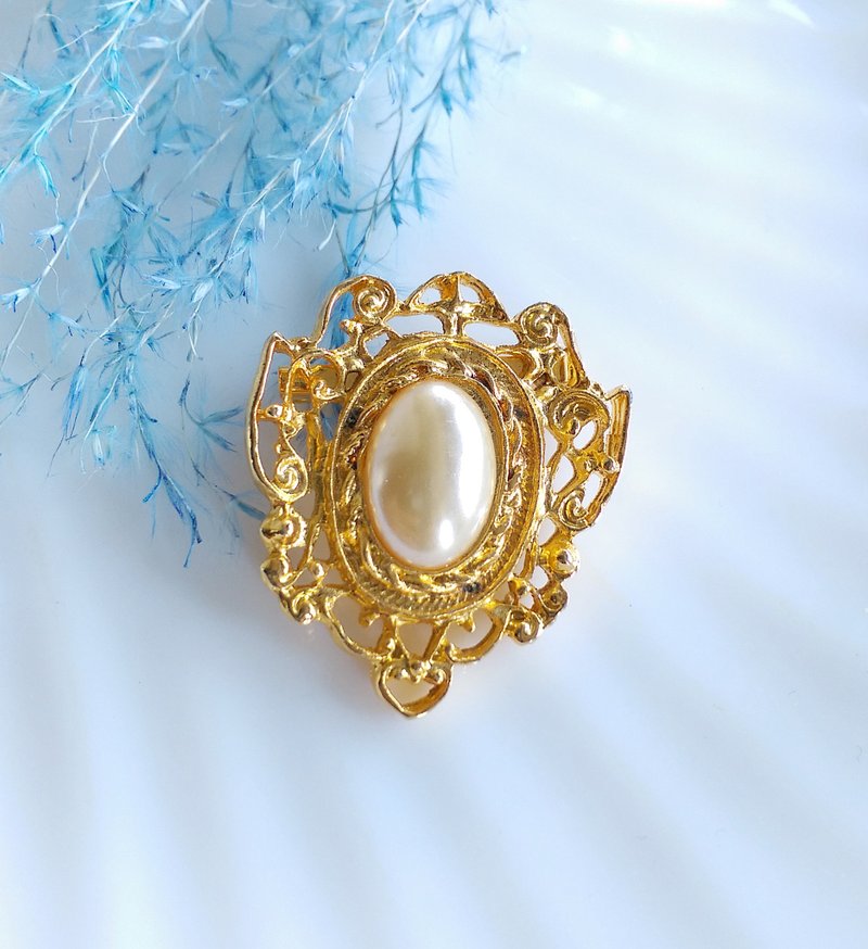 Vintage Jewelry 西洋古董飾品 優雅 仿珠 別針 - 徽章/別針 - 其他金屬 金色