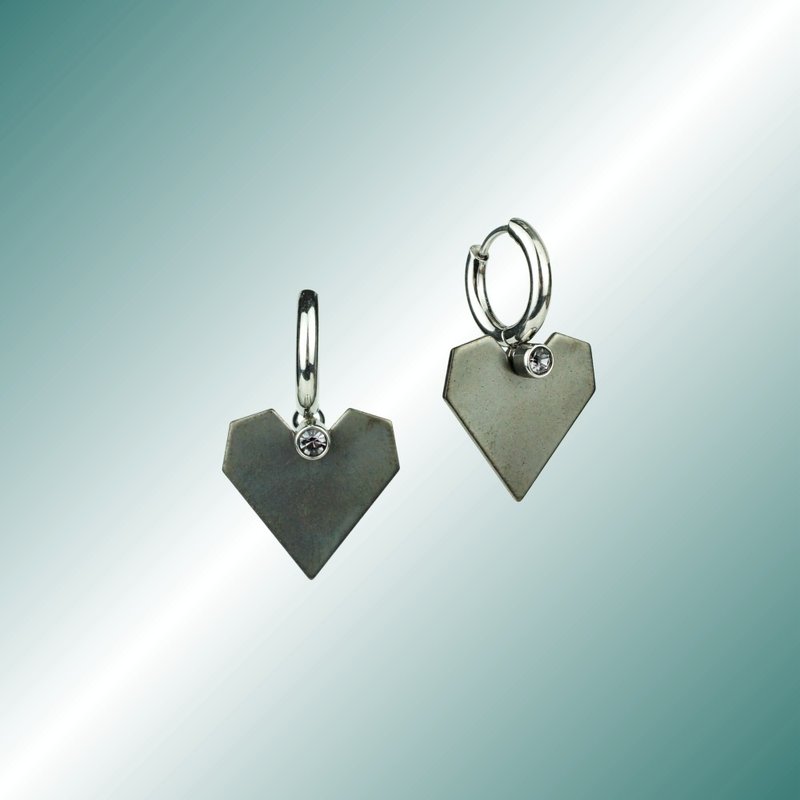 GUNMETAL Gunmetal Collection Distressed Bronze Heart Pendant Hoop Earrings - ต่างหู - สแตนเลส สีดำ