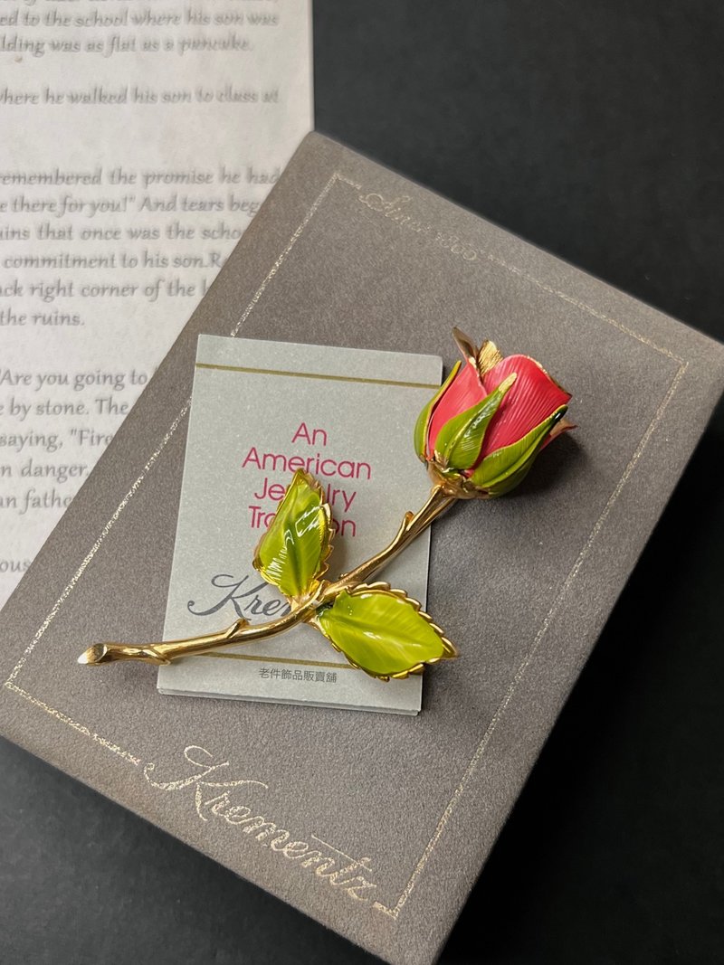 Giovanni romantic rose brooch - Brooches - Other Metals Pink