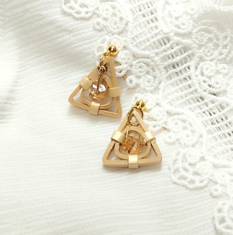 衍紙 捲紙 紙工藝 紙珠寶 手作飾品--方心/香檳色 paper earring - 耳環/耳夾/耳骨夾 - 紙 卡其色