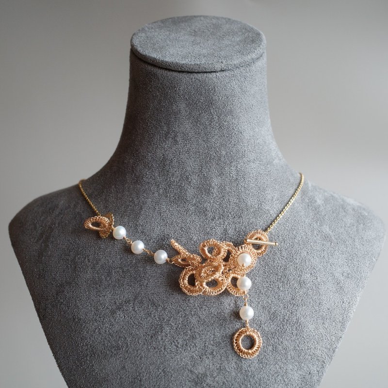 Full Bloom – Wire Crochet and Pearl Necklace - สร้อยคอ - ไข่มุก สีทอง