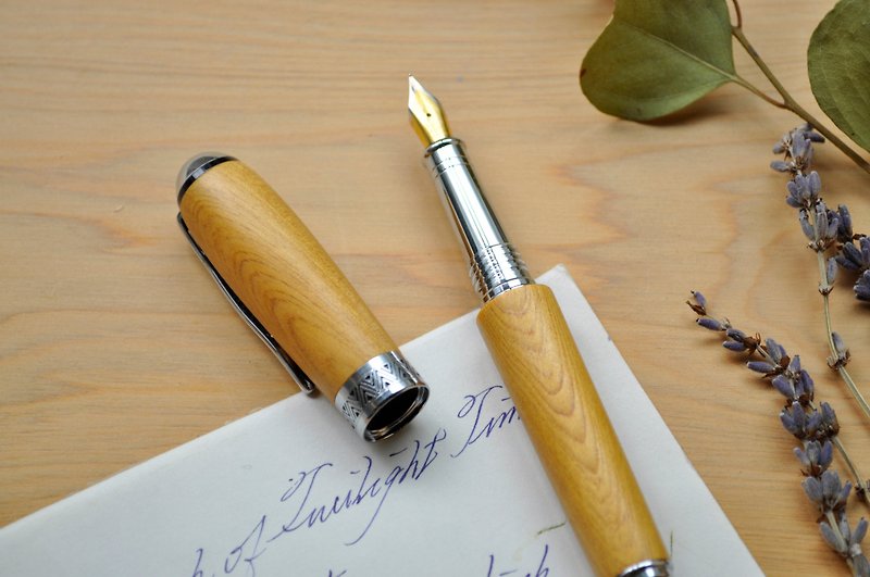 Textured wooden pen Phoebe Shaw Taiwan / Taiwan define / woody aroma - ปากกาหมึกซึม - ไม้ สีส้ม