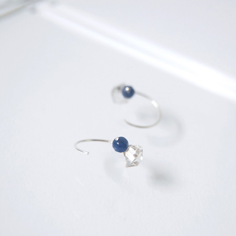 藍色小玉珠閃靈鑽純銀弧形C形耳針耳環 - 耳環/耳夾 - 水晶 透明