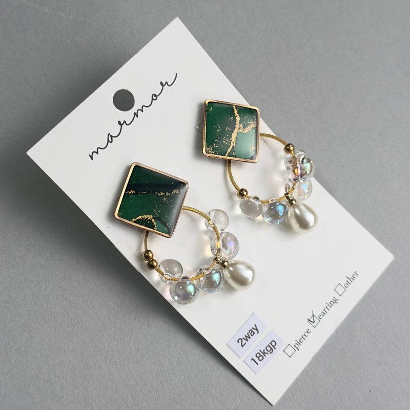 【1点のみ】グリーン　2way  アルコールインクアート　ロング　ピアス　サージカルステンレス　オーロラ　ゴールド　人と被らない　世界で一つ　金属アレルギー対応 - 耳環/耳夾/耳骨夾 - 樹脂 綠色