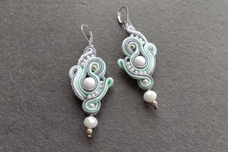 新娘耳環 婚禮 White Gray Mint Bridal Earrings long beaded embroidered soutache - 耳環/耳夾/耳骨夾 - 其他材質 銀色