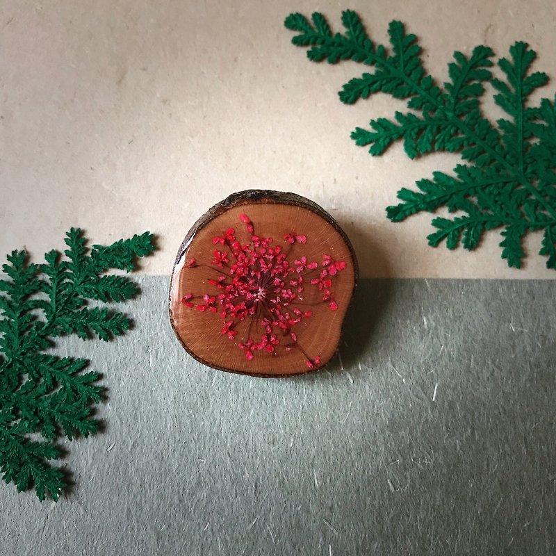 Dried Flower Epoxy Pins/Brooch - Brooches - Wood Brown