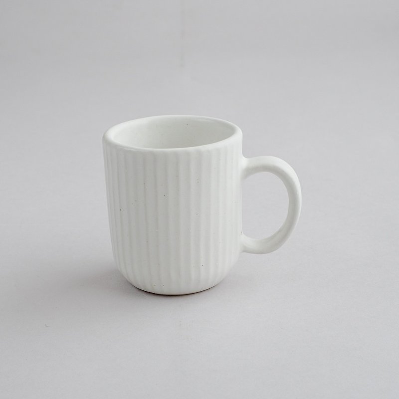 ジョグジャマグカップ/ホワイトライン - マグカップ - 陶器 